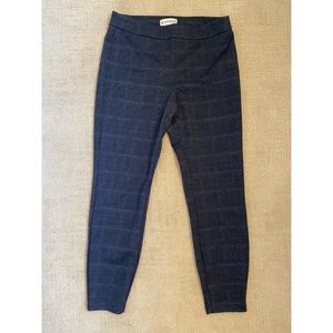 women's pants (Size M), color: gray with design, brand: nanette